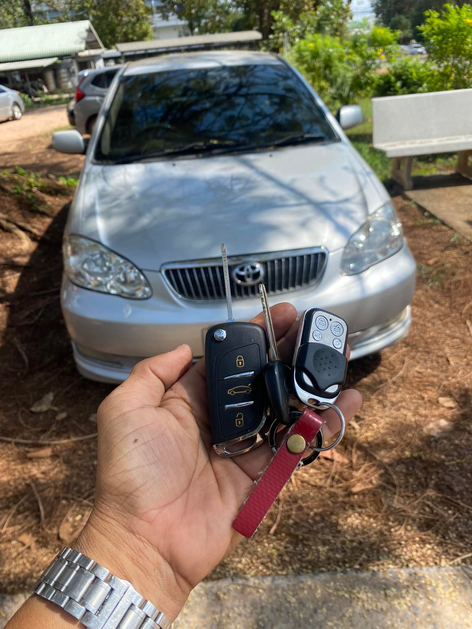 เครื่องตัดกุญแจรถยนต์ของร้านช่างแหลม