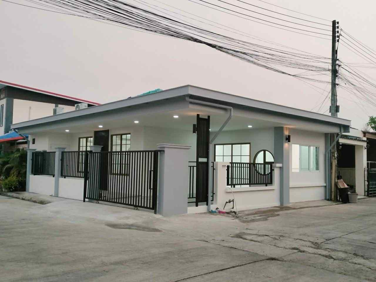 งานต่อเติมหน้าบ้านพร้อมระแนงธัญบุรี ปทุมธานี